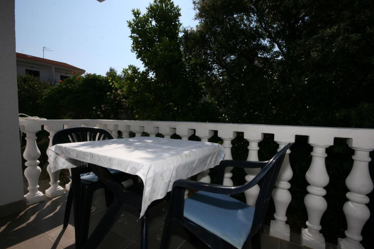 Apartments With A Parking Space Mandre, Pag - 6405 Kolan Exterior foto
