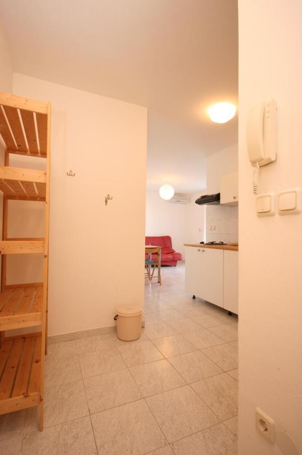 Apartments With A Parking Space Mandre, Pag - 6405 Kolan Exterior foto