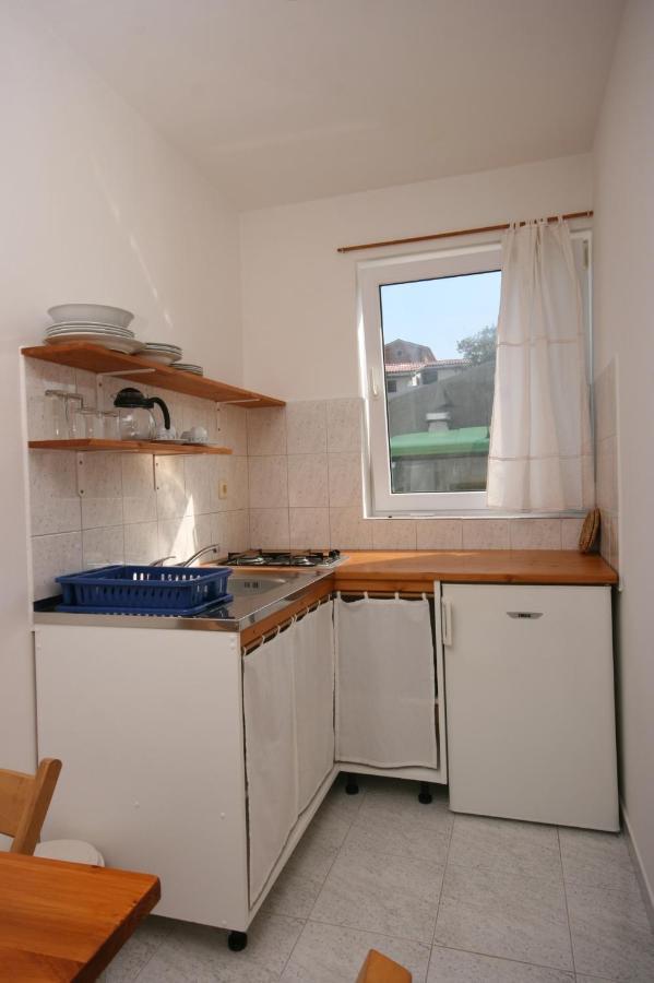 Apartments With A Parking Space Mandre, Pag - 6405 Kolan Exterior foto