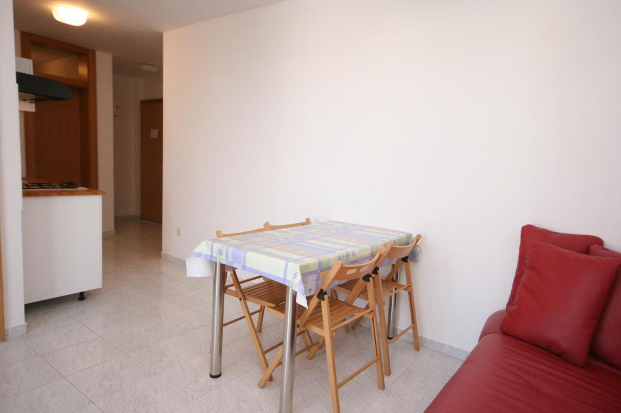 Apartments With A Parking Space Mandre, Pag - 6405 Kolan Exterior foto